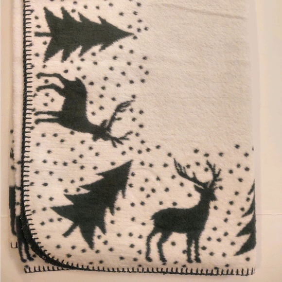 🎁Docofil White Throw Blanket - Ivory and Forest Green Christmas Holiday Throw - Picture 4 of 7